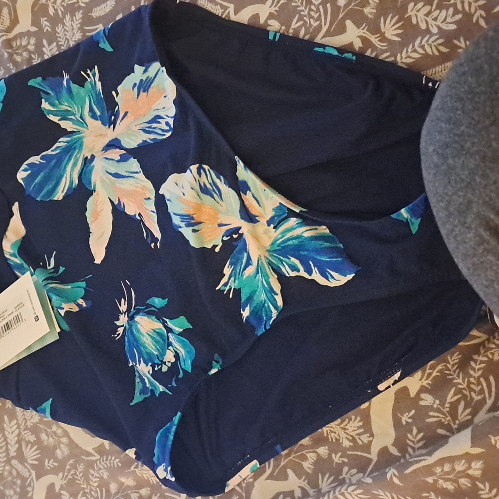 BOTIQUE SWIMSUIT SIZE LARGE WITH SMALL PADS - Picture 2 of 3
